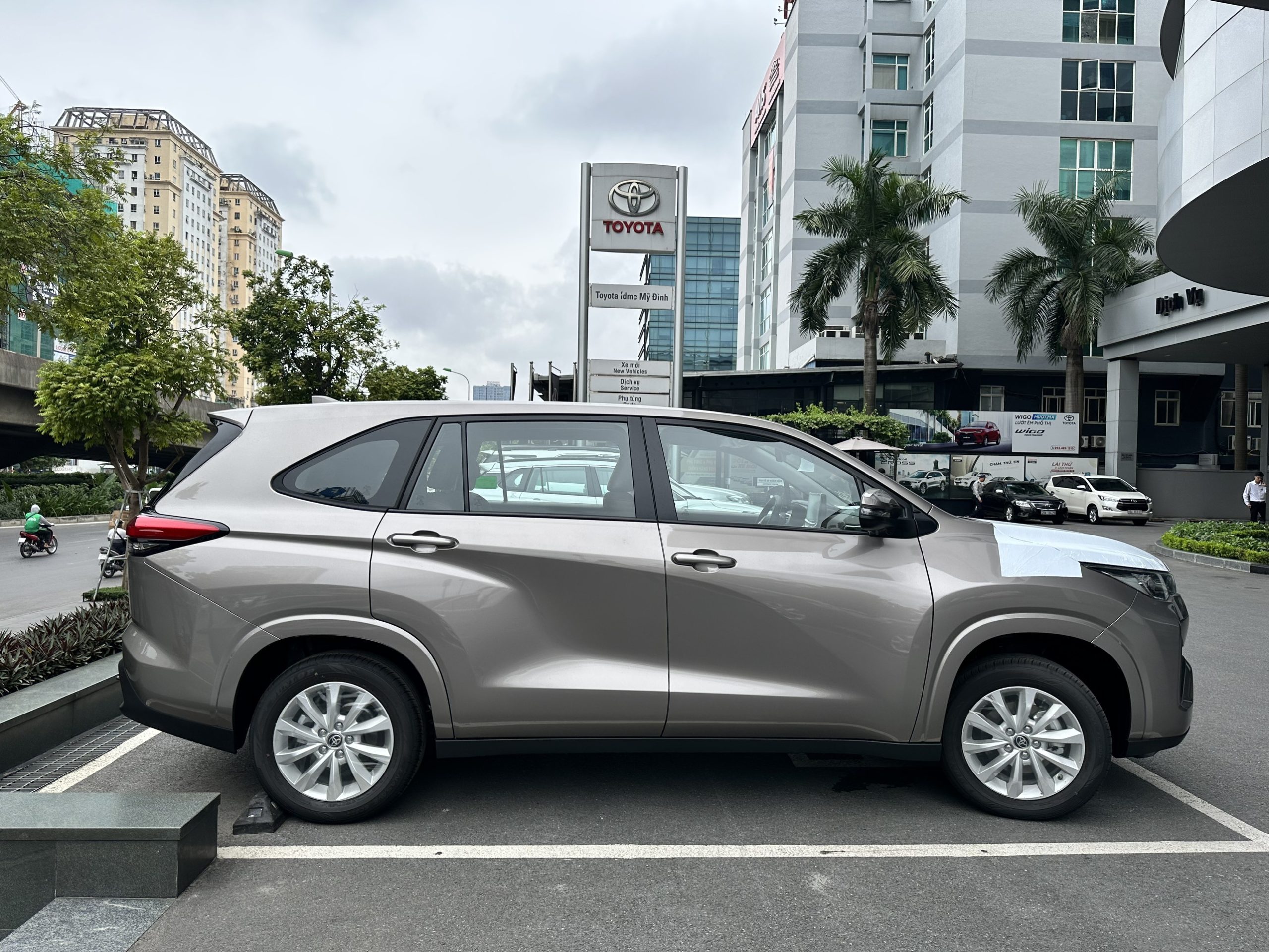 Toyota innova cross hoan toan moi 9 scaled