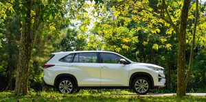 Đánh Giá Xe Toyota Innova Cross 2026: Giá Bán, Giá Lăn Bánh Và So Sánh Bản Xăng Với Hybrid 2 toyota innova cos hoan toan moi 2024 4