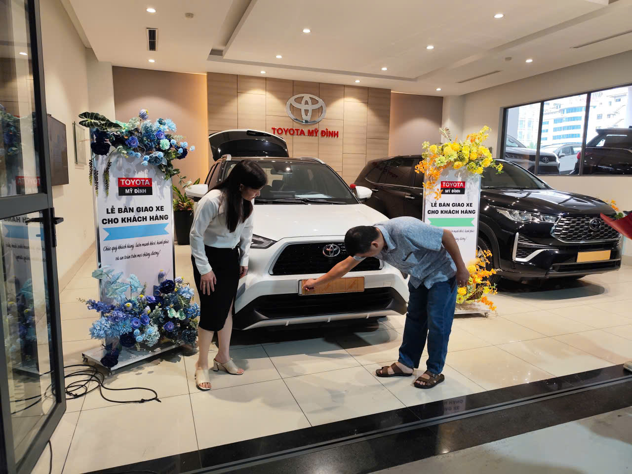 Toyota Mỹ Đình Trân Trọng Bàn Giao Toyota Yaris Cross Tới Chị Nguyễn Thị Liên Và Gia Đình 8 z8024047417579 5390fad037bfa60e34f758a16dcf28a3