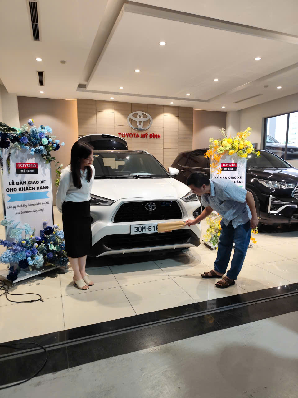 Toyota Mỹ Đình Trân Trọng Bàn Giao Toyota Yaris Cross Tới Chị Nguyễn Thị Liên Và Gia Đình 9 z8024047418114 fc0e411ee82fad768d561312a930697e