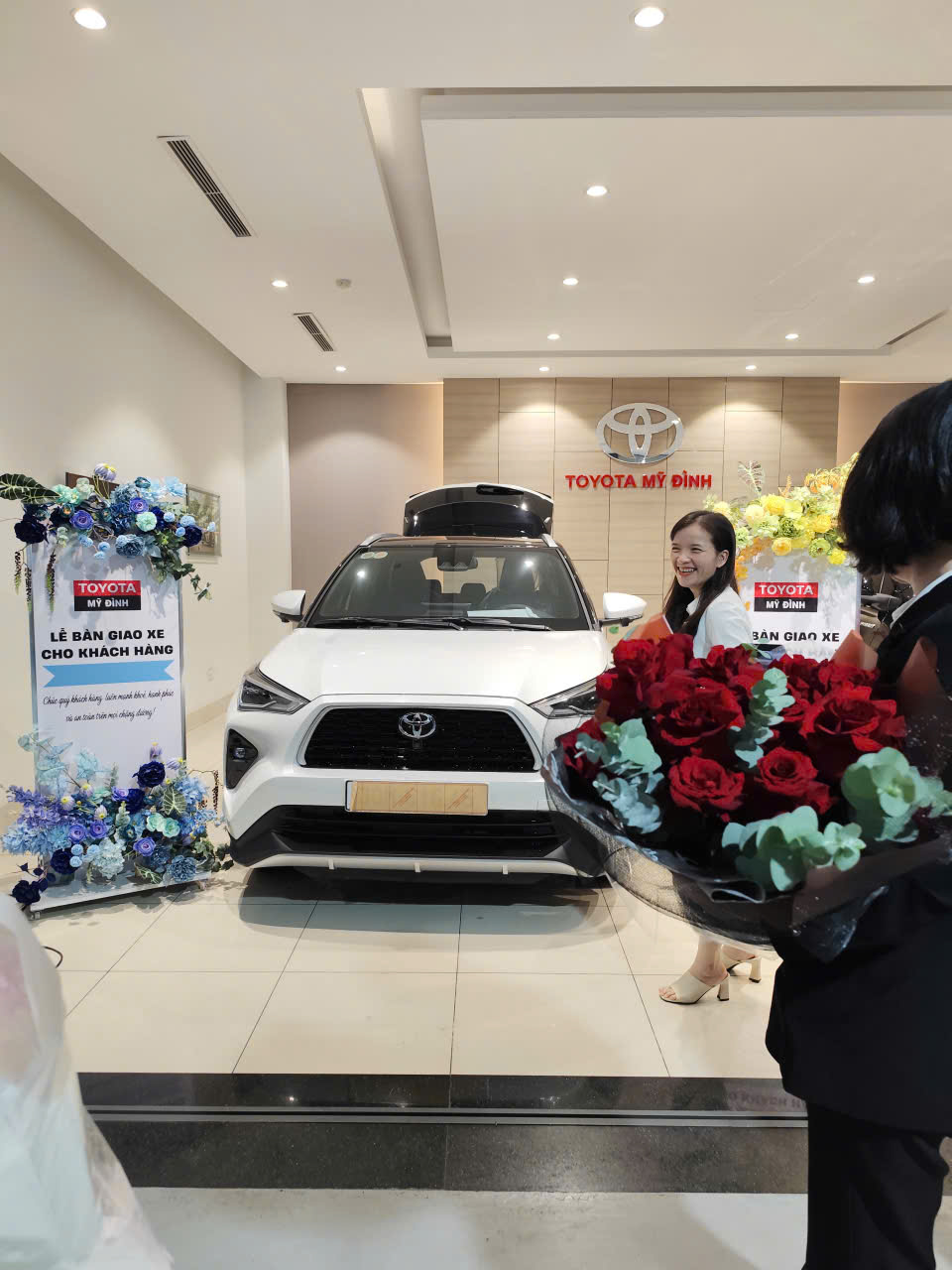 Toyota Mỹ Đình Trân Trọng Bàn Giao Toyota Yaris Cross Tới Chị Nguyễn Thị Liên Và Gia Đình 11 z8024047421883 b66a722a351328248347f97610aeb857