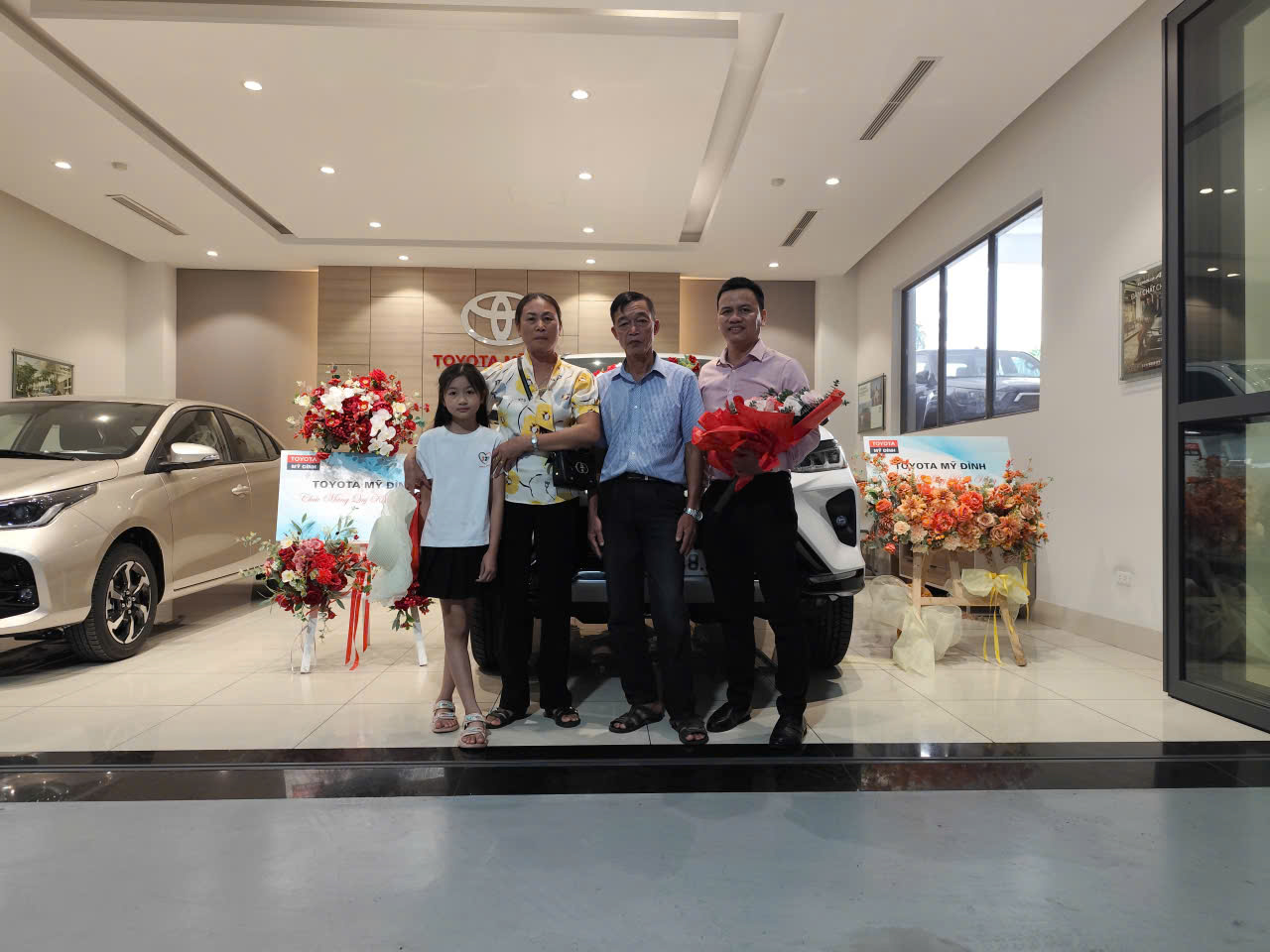 Bàn giao xe tới anh Giáp và Gia đình 3 z8024049768416 b99a8fdf0636b27ab8960917d860a811
