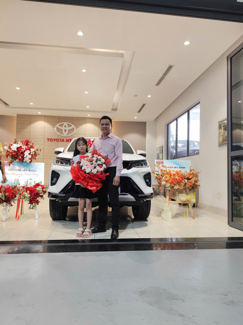 Bàn giao xe tới anh Giáp và Gia đình 4 z8024049776923 c97dd298e1a65b2dfee3d85e379d109d